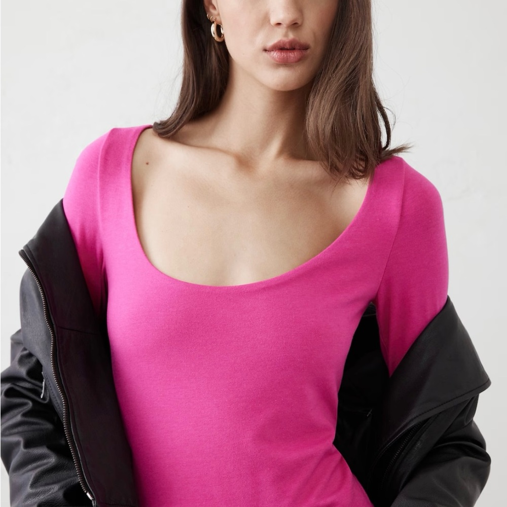 Banana Republic Factory Pink Soft stretch Scoop Neck tshirt M